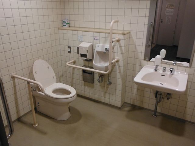.多機能トイレ
