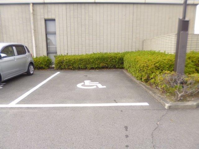 車いすマーク駐車場