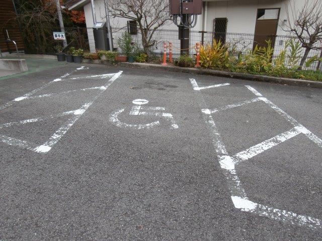 車いすマーク駐車場