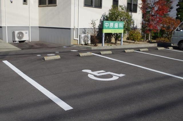 車いすマーク駐車場