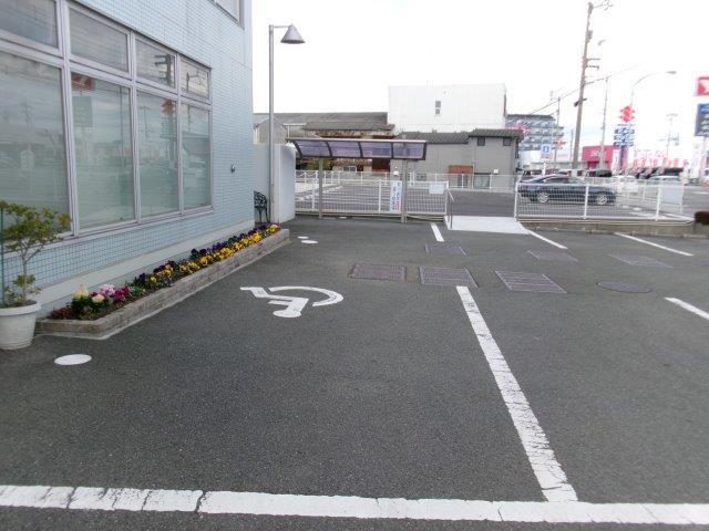 車いすマーク駐車場