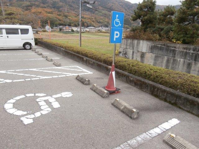 車いすマーク駐車場