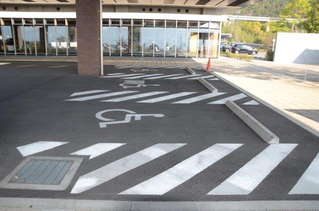 車いすマーク駐車場