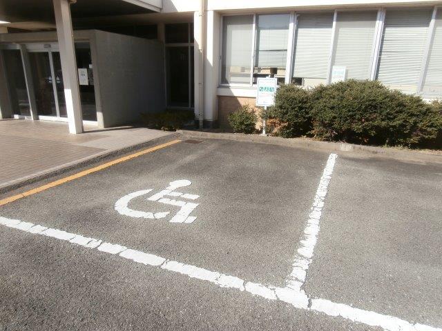 車いすマーク駐車場