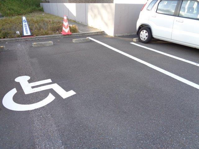 車いすマーク駐車場